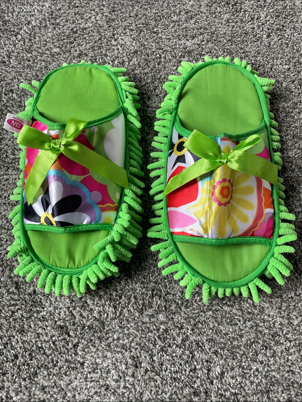 NWOT Green Floral Microfiber Cleaning Slippers with Bow